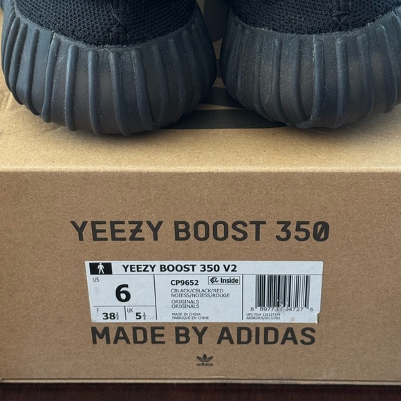 YEEZY BOOST 350 V2 BLACK/RED - Picture 5 of 5